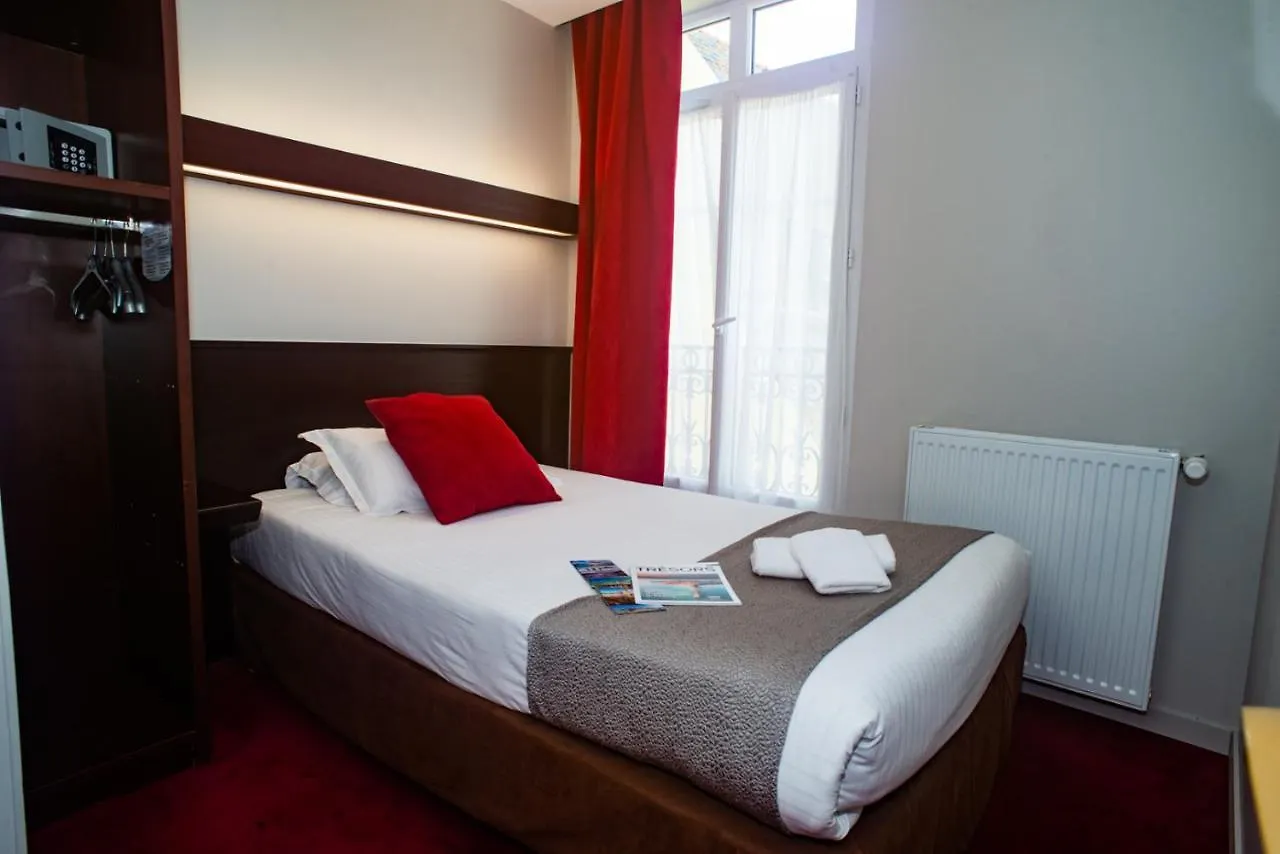 ***  Hotel De L'Univers Saint-Malo France