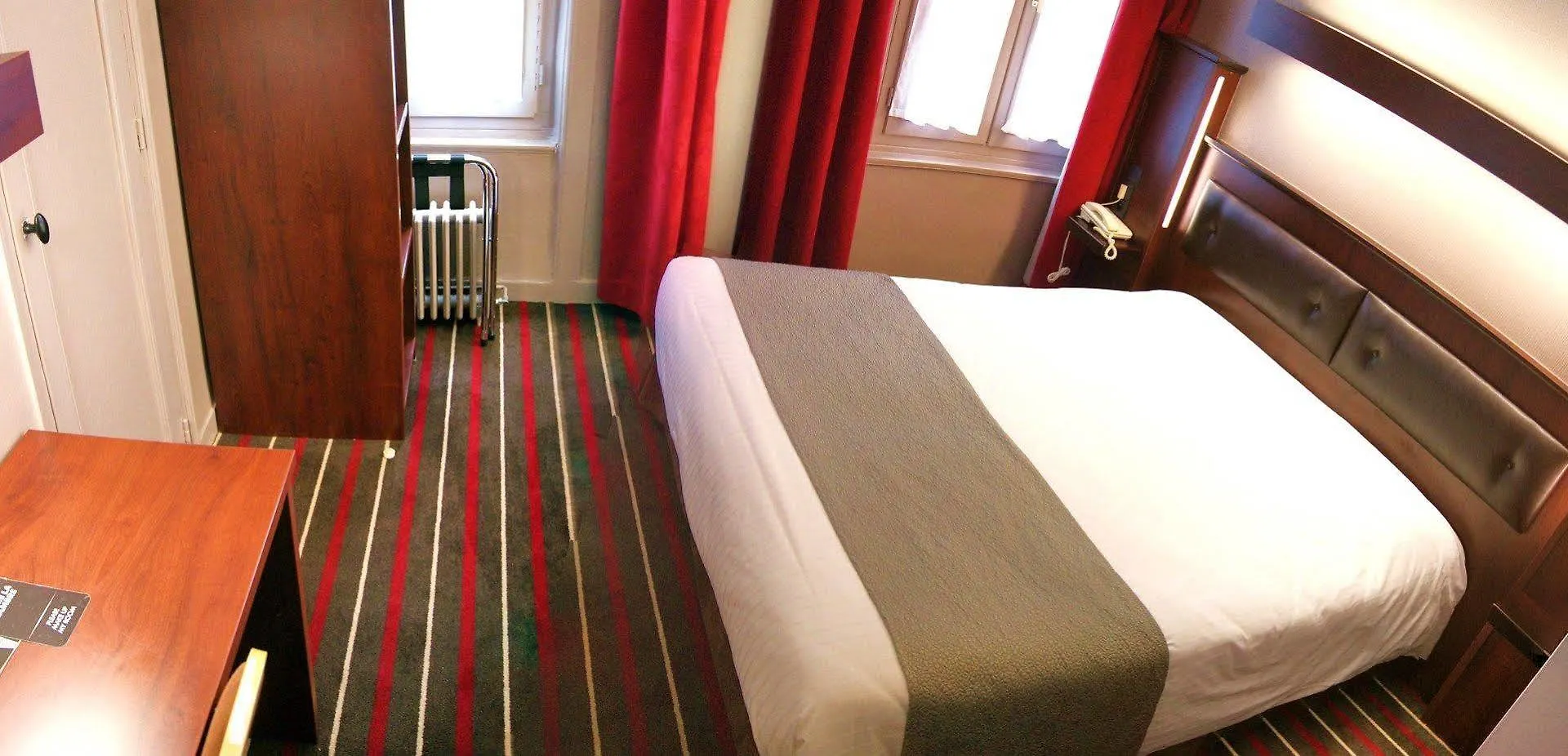 ***  Hotel De L'Univers Saint-Malo France